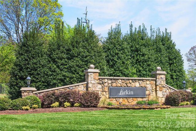 105 Brookshire Lane E, Statesville, NC 28677