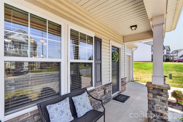 105 Brookshire Lane E, Statesville, NC 28677