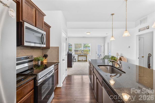 105 Brookshire Lane E, Statesville, NC 28677