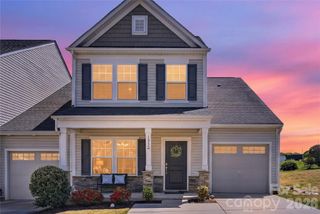 105 Brookshire Lane E, Statesville, NC 28677
