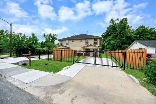 2430 Dolly Wright Street A, Houston, TX 77088