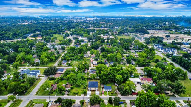 2430 Dolly Wright Street A, Houston, TX 77088