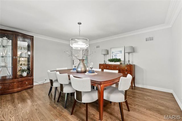 18 Country Aire Drive, Town And Country, MO 63131