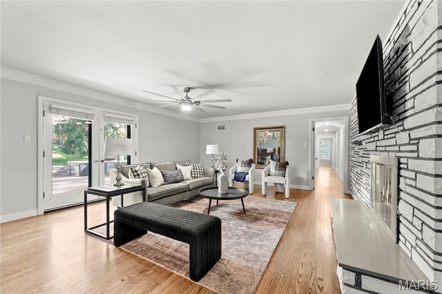 18 Country Aire Drive, Town And Country, MO 63131