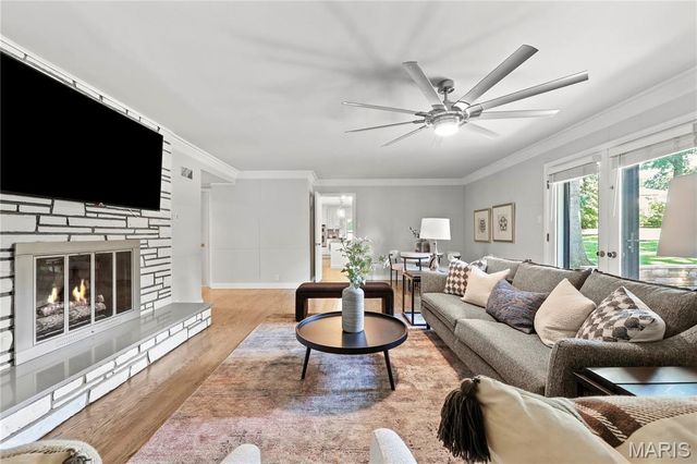 18 Country Aire Drive, Town And Country, MO 63131