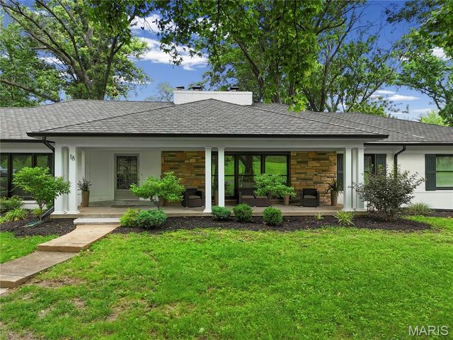 18 Country Aire Drive, Town And Country, MO 63131