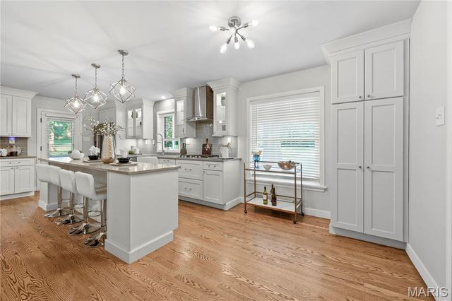 18 Country Aire Drive, Town And Country, MO 63131
