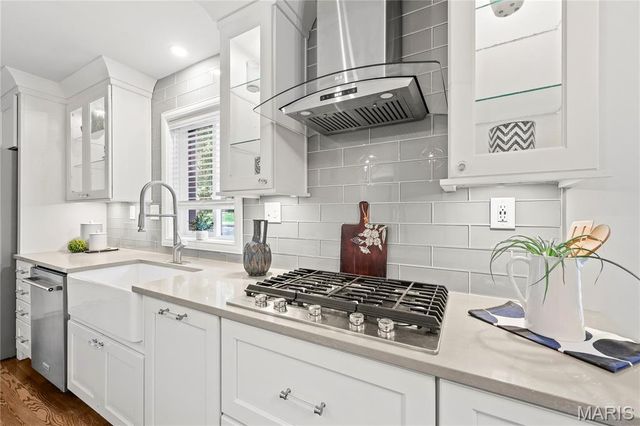 18 Country Aire Drive, Town And Country, MO 63131