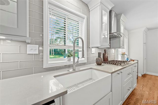 18 Country Aire Drive, Town And Country, MO 63131