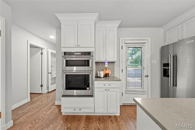 18 Country Aire Drive, Town And Country, MO 63131