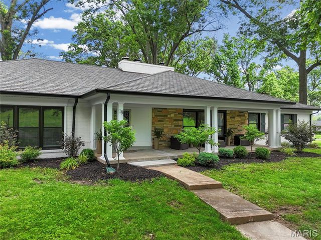 18 Country Aire Drive, Town And Country, MO 63131