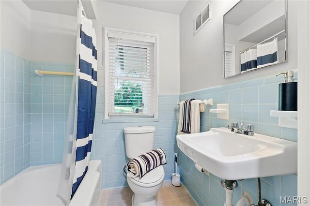 18 Country Aire Drive, Town And Country, MO 63131