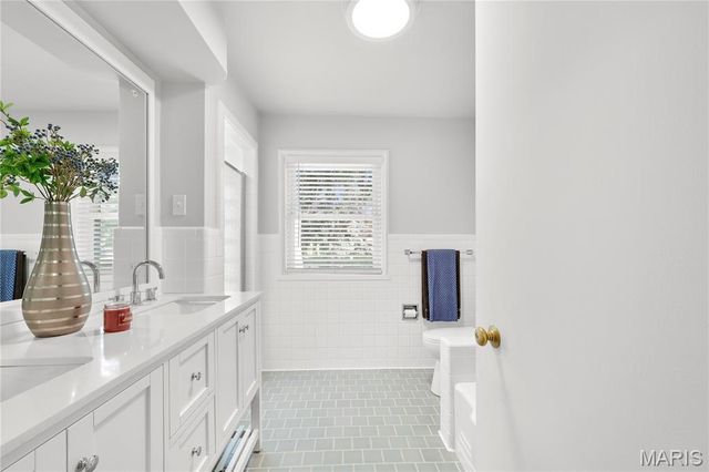 18 Country Aire Drive, Town And Country, MO 63131