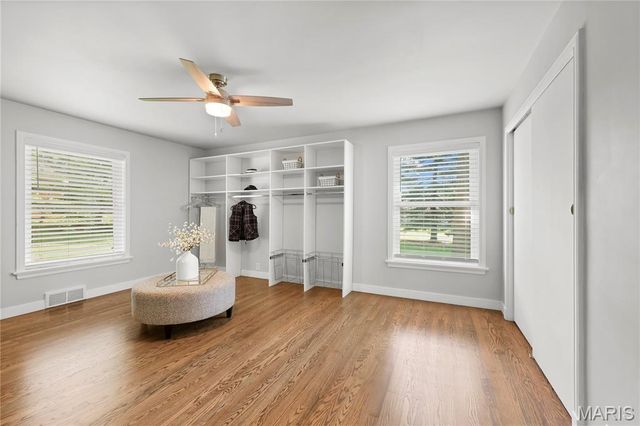 18 Country Aire Drive, Town And Country, MO 63131