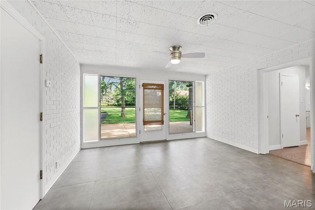 18 Country Aire Drive, Town And Country, MO 63131