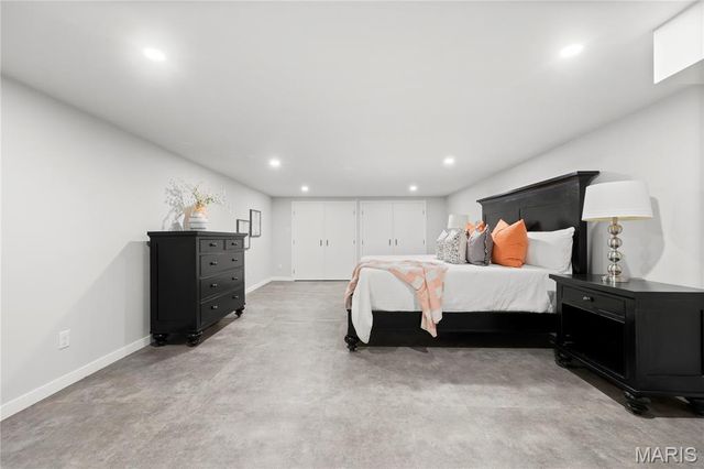 18 Country Aire Drive, Town And Country, MO 63131