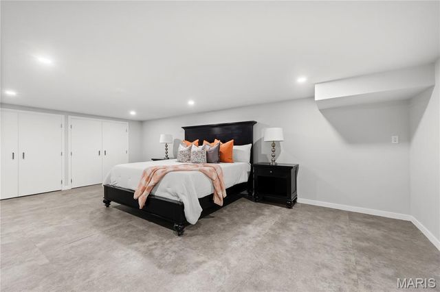 18 Country Aire Drive, Town And Country, MO 63131