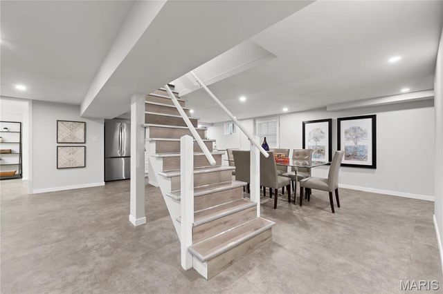 18 Country Aire Drive, Town And Country, MO 63131