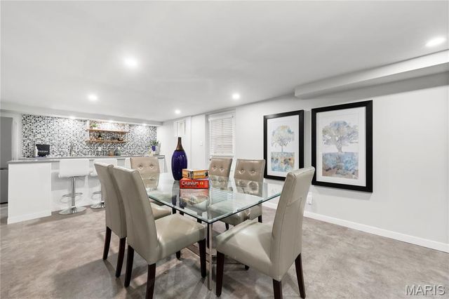 18 Country Aire Drive, Town And Country, MO 63131