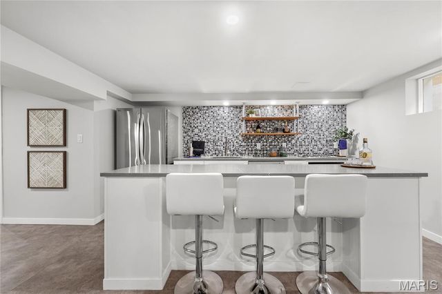 18 Country Aire Drive, Town And Country, MO 63131