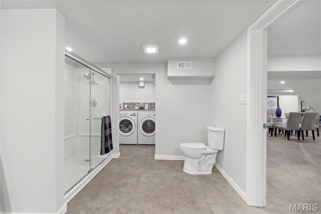 18 Country Aire Drive, Town And Country, MO 63131