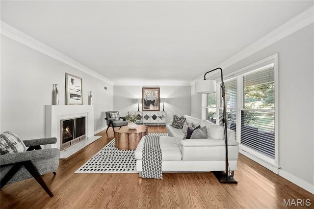 18 Country Aire Drive, Town And Country, MO 63131