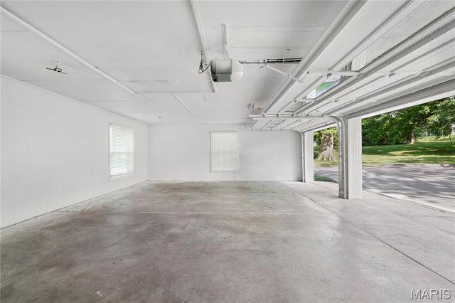 18 Country Aire Drive, Town And Country, MO 63131