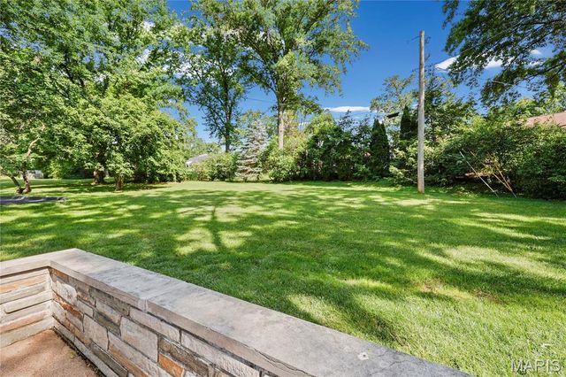18 Country Aire Drive, Town And Country, MO 63131