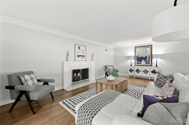 18 Country Aire Drive, Town And Country, MO 63131