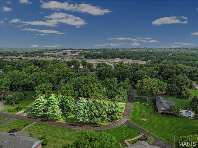 18 Country Aire Drive, Town And Country, MO 63131