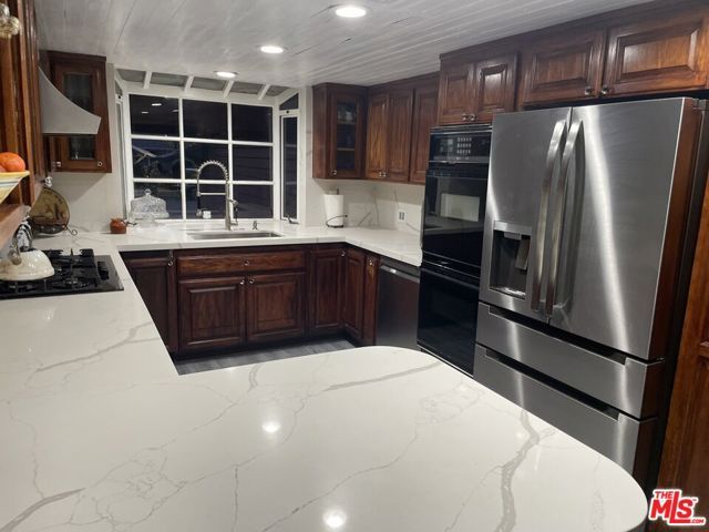 19923 Labrador Street, Chatsworth (los Angeles), CA 91311