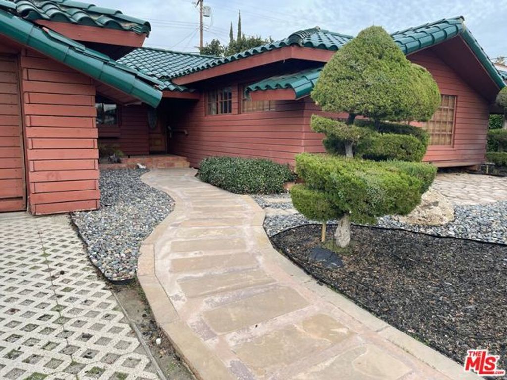 19923 Labrador Street, Chatsworth (los Angeles), CA 91311