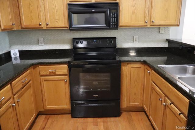 14554 Moravian Manor Circle 76, Sterling Heights, MI 48312