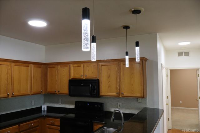 14554 Moravian Manor Circle 76, Sterling Heights, MI 48312