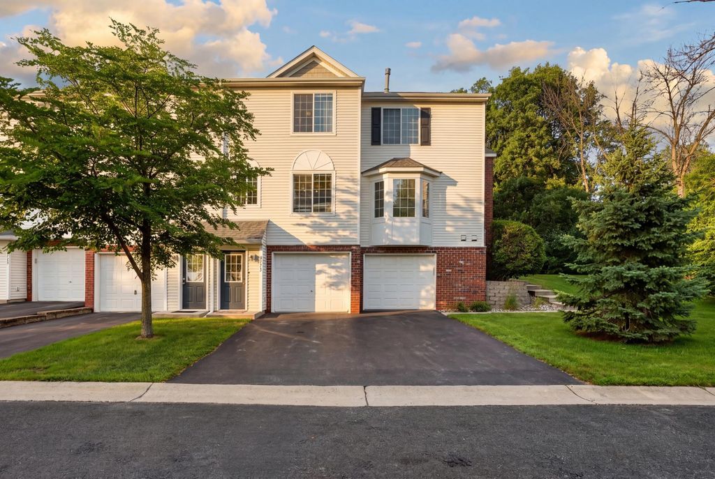 7773 Village Street, Chanhassen, MN 55317