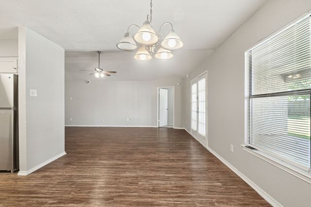 6000 Lavaca Drive, Arlington, TX 76018