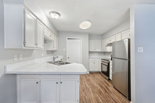 6000 Lavaca Drive, Arlington, TX 76018