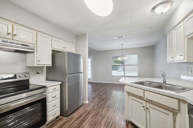 6000 Lavaca Drive, Arlington, TX 76018