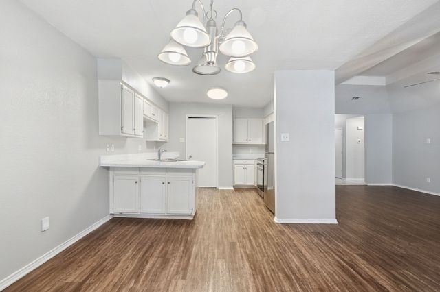 6000 Lavaca Drive, Arlington, TX 76018