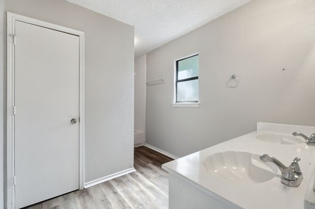 6000 Lavaca Drive, Arlington, TX 76018
