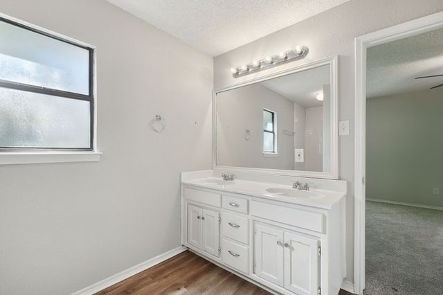 6000 Lavaca Drive, Arlington, TX 76018