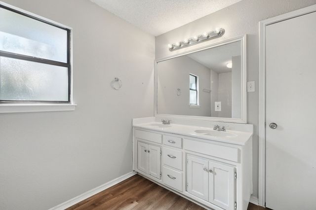 6000 Lavaca Drive, Arlington, TX 76018