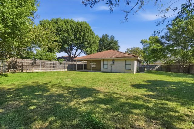 6000 Lavaca Drive, Arlington, TX 76018