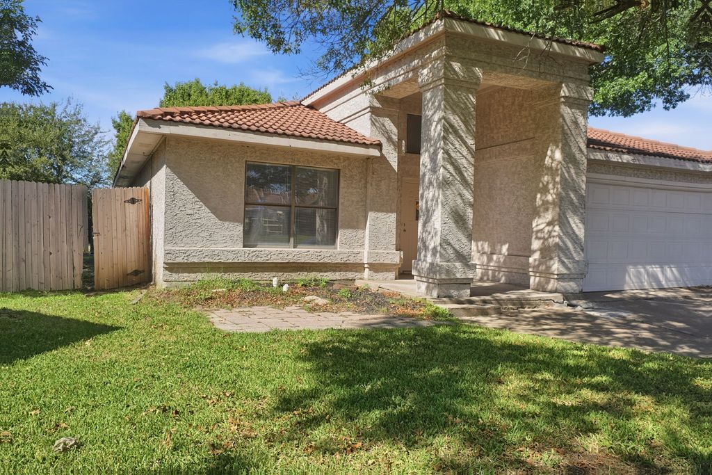 6000 Lavaca Drive, Arlington, TX 76018 — photo 2