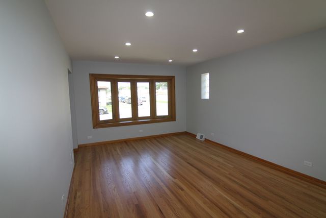 3759 N Pioneer Avenue, Chicago, IL 60634