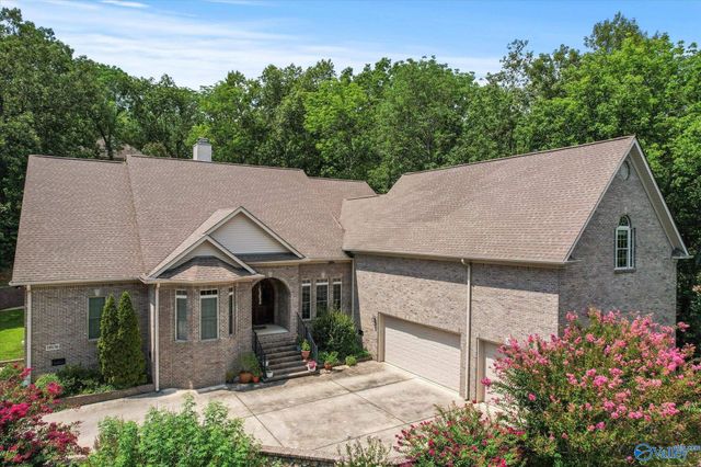 10136 SE Skylark Drive, Huntsville, AL 35803