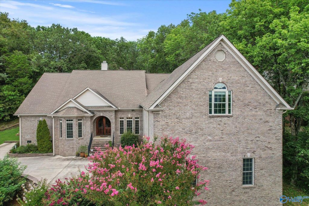 10136 SE Skylark Drive, Huntsville, AL 35803