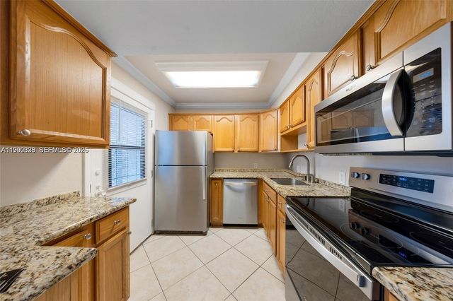 20400 W Country Club Dr 812, Aventura, FL 33180