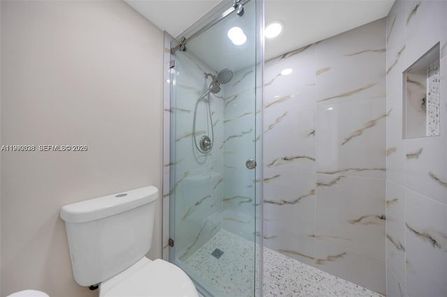 20400 W Country Club Dr 812, Aventura, FL 33180