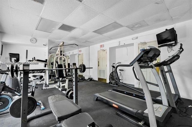 20400 W Country Club Dr 812, Aventura, FL 33180